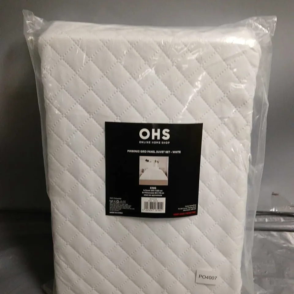 OHS PINSONIC GRID PANEL DUVET SET IN WHITE - KING