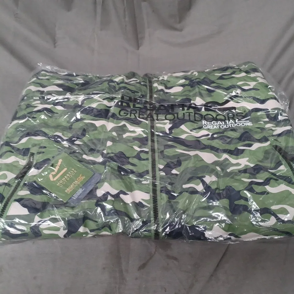 BAGGED REGATTA ADULT CAMO WATERPROOF ROBE SIZE L/XL