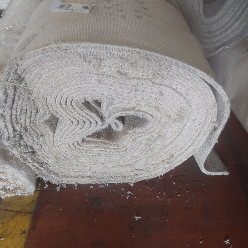 ROLL OF QUALITY DIMENSION CARPET - APPROXIMATELY 4 x 16.99m