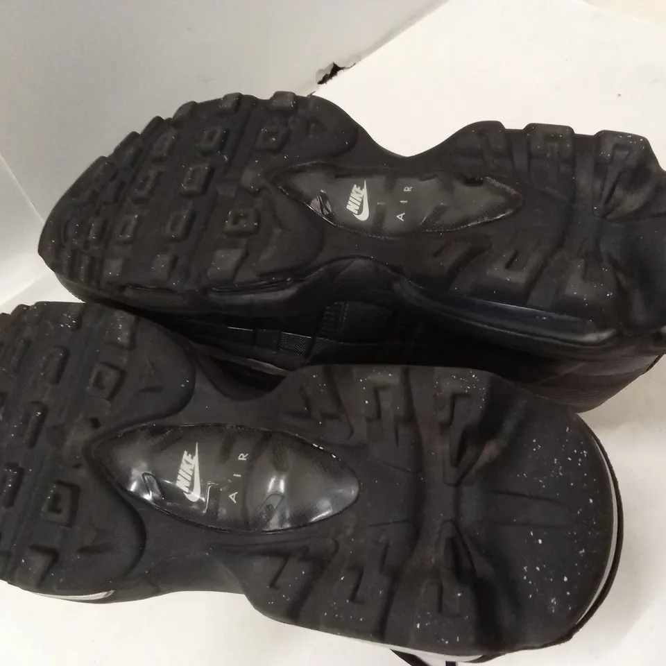 NIKE AIR MAX 95 ULTRA TRAINERS MENS SIZE 7.5