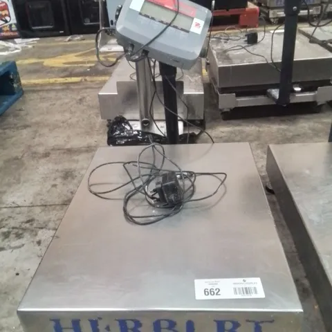 COMMERCIAL FLOOR SCALE WITH DEFENDER 3000 DISPLAY