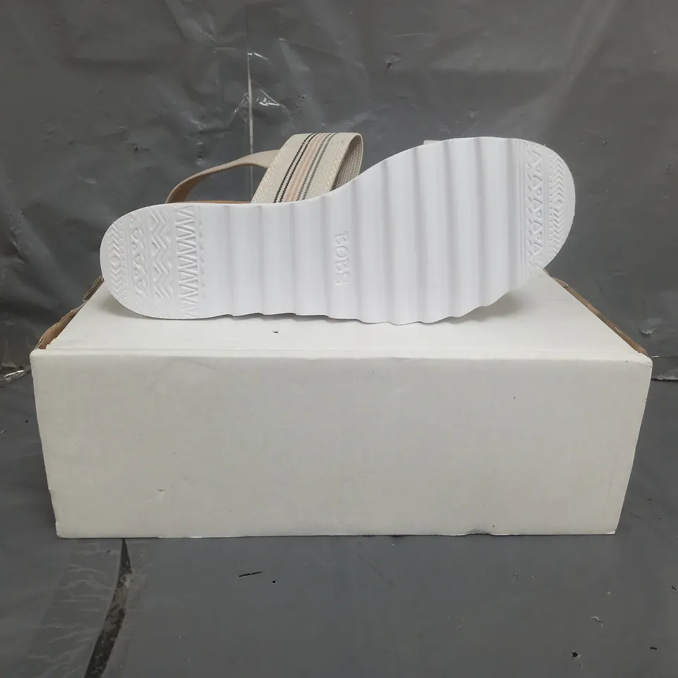 BOBS FROM SKECHERS DESERT KISS SANDALS TAUPE SIZE 8