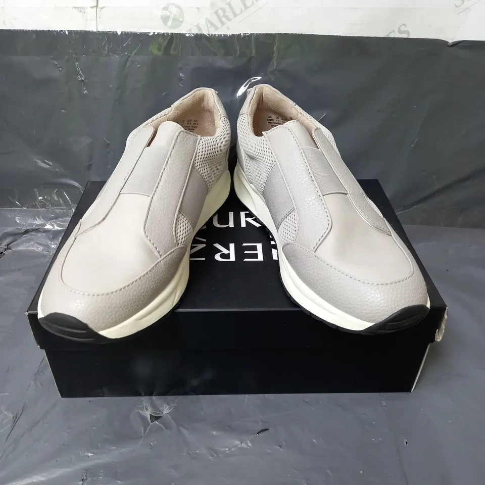 NATURALIZER LADIES SLIP ON TRAINERS CREAM SIZE 6.5