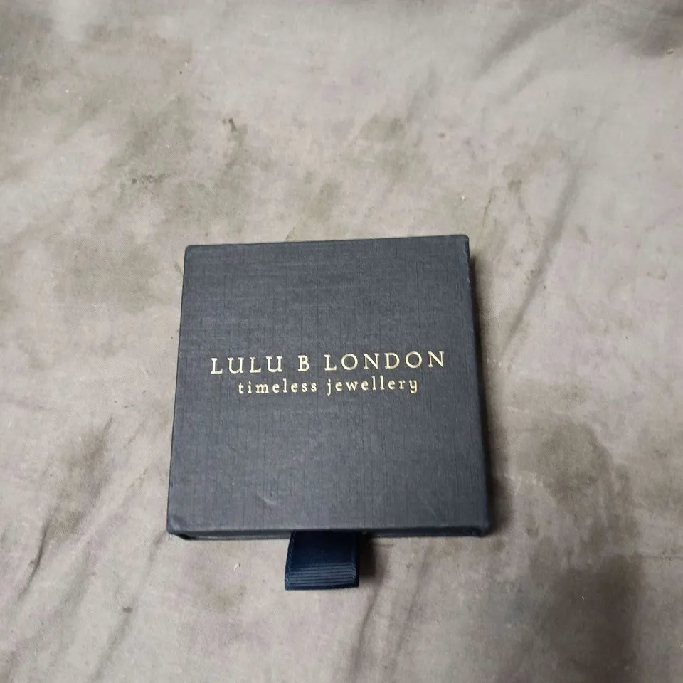 LULU B LONDON CROSS PENDANT NECKLACE WITH PEARL ACCENTS – TIMELESS JEWELLERY