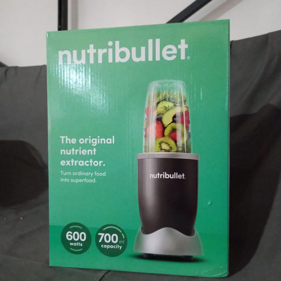BOXED NUTRIBULLET THE ORIGINAL NUTRIENT EXTRACTOR 