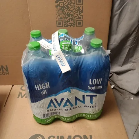 APPROXIMATELY 12 ASSORTED DRINK ITEMS INCLUDING AVANT LOW SODIUM NATURAL MINERAL WATER AND COW & GATE FOLLOW ON MILK 