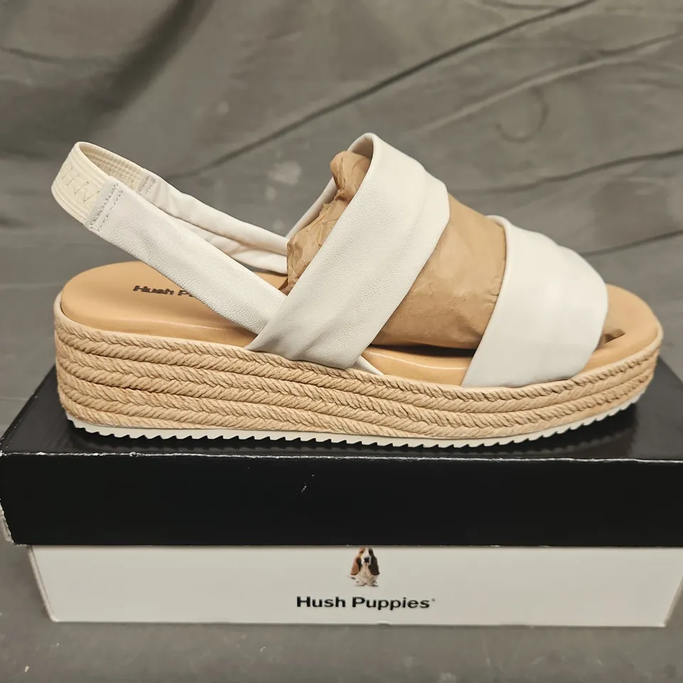 BOXED PAIR OF HUSH PUPPIES WOMENS RACHEL CREAM STRAP SANDALS - UK SIZE 7