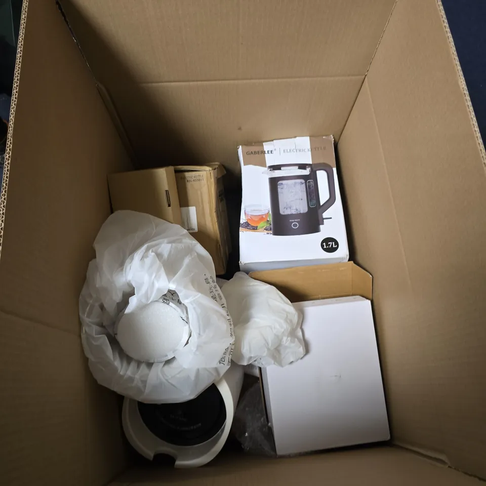 BOX OF APPROXIMATELY 12 ASSORTED ELECTRICAL ITEMS INCLUDING SOLAR SENSOR LIGHT AND SKY HUB