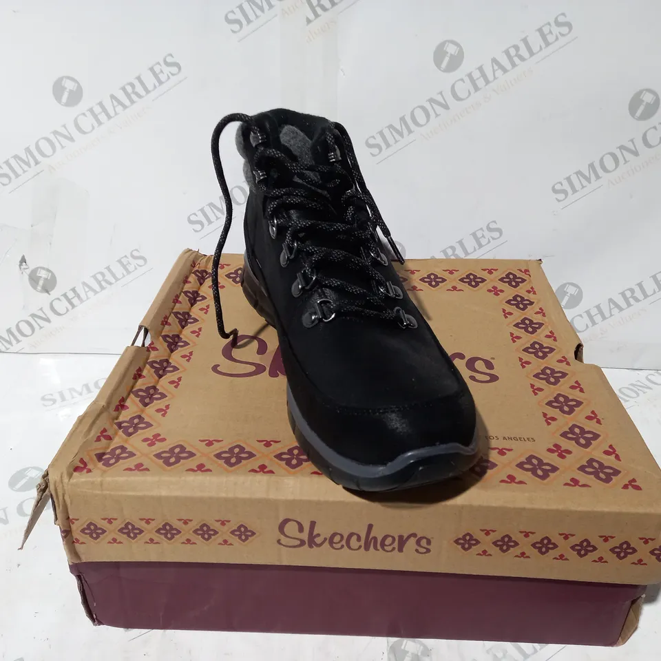 BOXED PAIR OF SKECHERS SYNERGY WARM TECH BOOTS IN BLACK UK SIZE 6.5