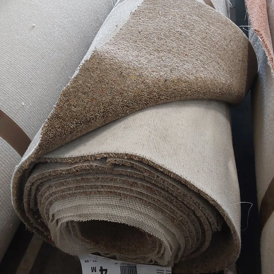 ROLL OF QUALITY DIM BERBER CUMBRIAN FELLS CARPET // SIZE: APPROX 4 X 12.73m