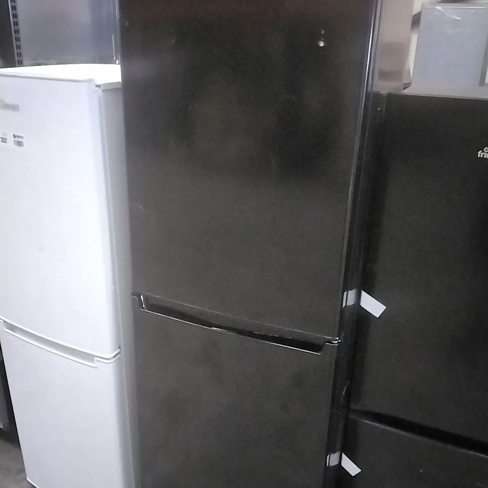 SWAN SR8161B 172CM HIGH, 55CM WIDE, 50/50 SPLIT FRIDGE FREEZER - BLACK