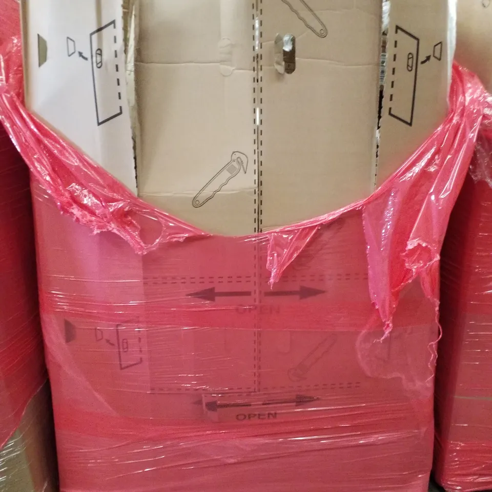PALLET CONTAINING ASSORTED PRODUCTS INCLUDING 48" CHRISTMAS WREATH, BAMBOO TOWEL LADDER, GREEN CHRISTMAS TREE & ALPHA CAMP FOLDOUT CHAIR