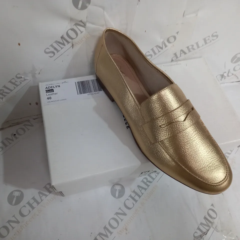 BOXED PAIR OF MODA IN PELLE ADELYN GOLD LEATHER UNLINED FLAT LOAFER IN SIZE 40