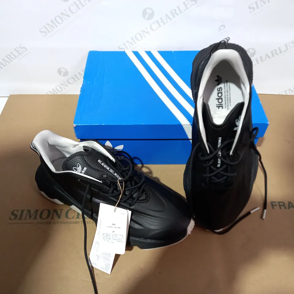 BOXED PAIR OF ADIDAS BLACK TRAINERS SIZE 9