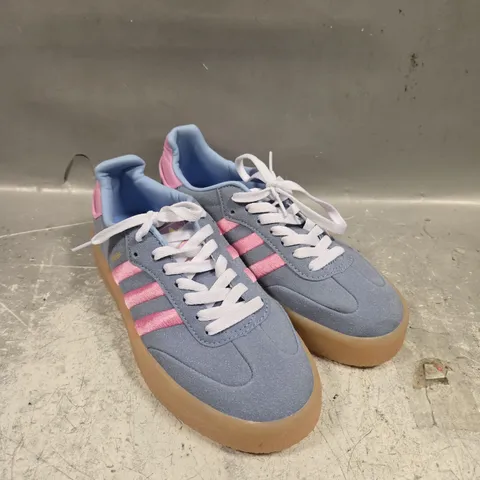 PAIR OF ADIDAS WOMENS TRAINERS - 6.5