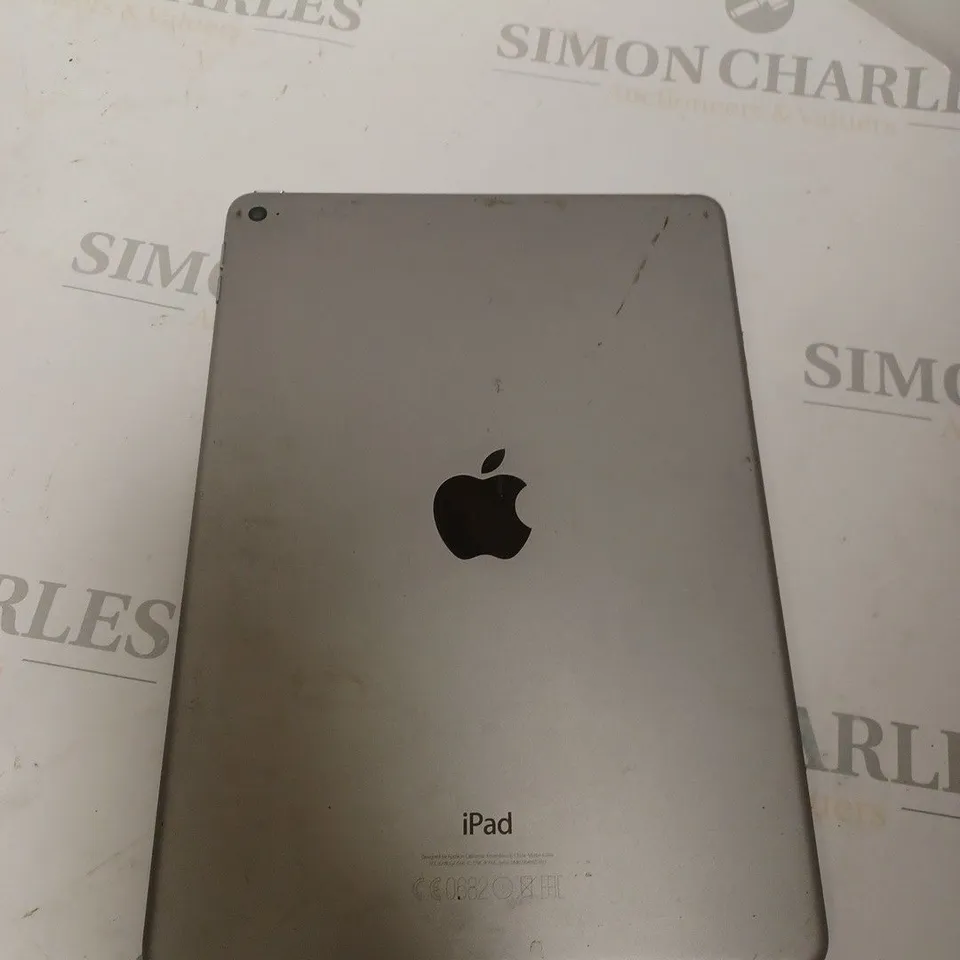 UNBOXED APPLE IPAD MODEL A1566 SILVER/BLACK