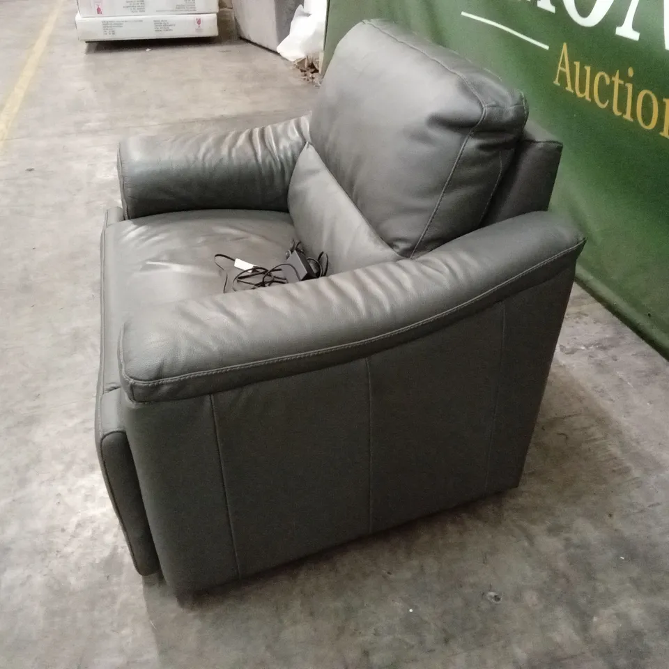 QUALITY DESIGNER ITALIAN MADE WIDE LEATHER POWER RECLINER SNUGGLE CHAIR
