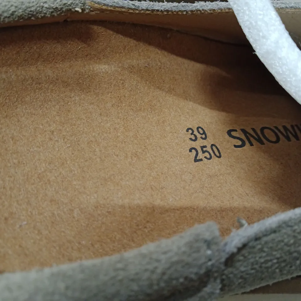 SNOWIND CLOGS IN TAUPE SUEDE – UK 6 (EU 39) – BOXED