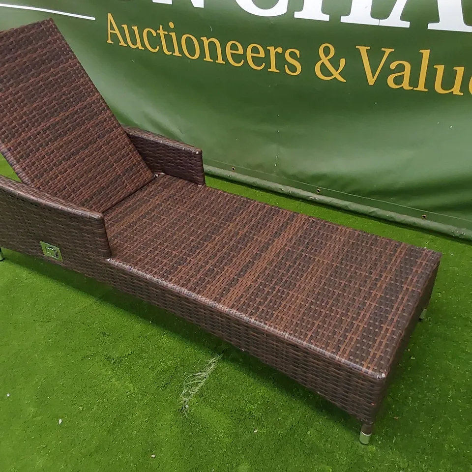 DESIGNER MANUAL ADJUSTABLE SUNLOUNGER IN CHOCOLATE MIX RATTAN 