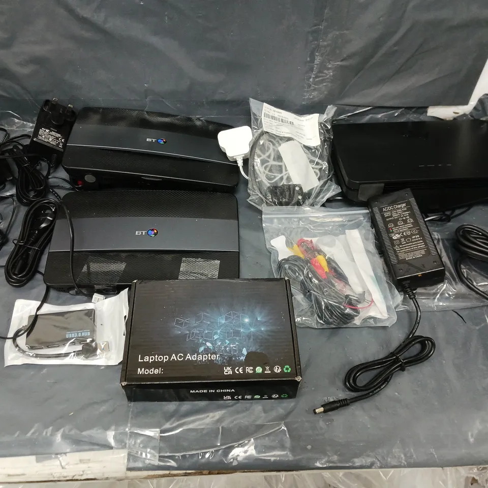 BOX OF APPROXIMATELY 8 ASSORTED ITEMS TO INCLUDE - SKY HUB, BT HUB, AND USB 3 HUB ETC. 