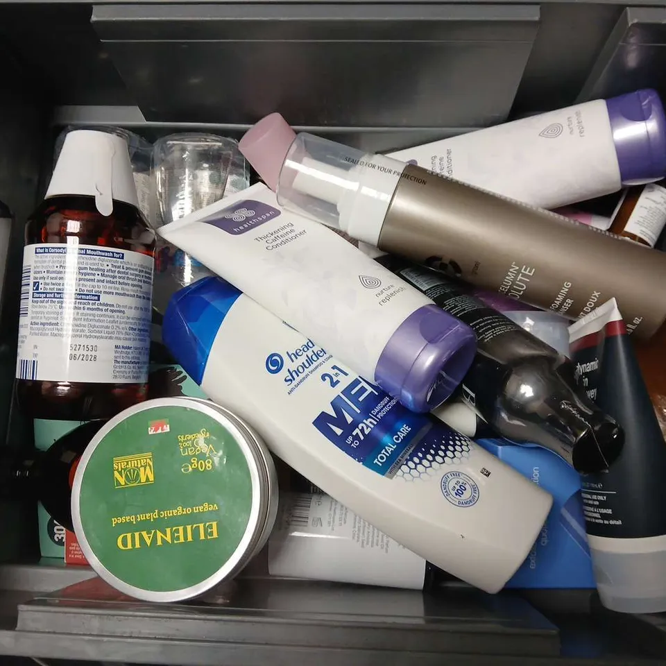 APPROXIMATELY 20 ASSORTED COSMETICS ITEMS TO INCLUDE HEALTHSPAN CONDITIONER, DERMALOGICA PRO SERUM, CORSODYL, ETC