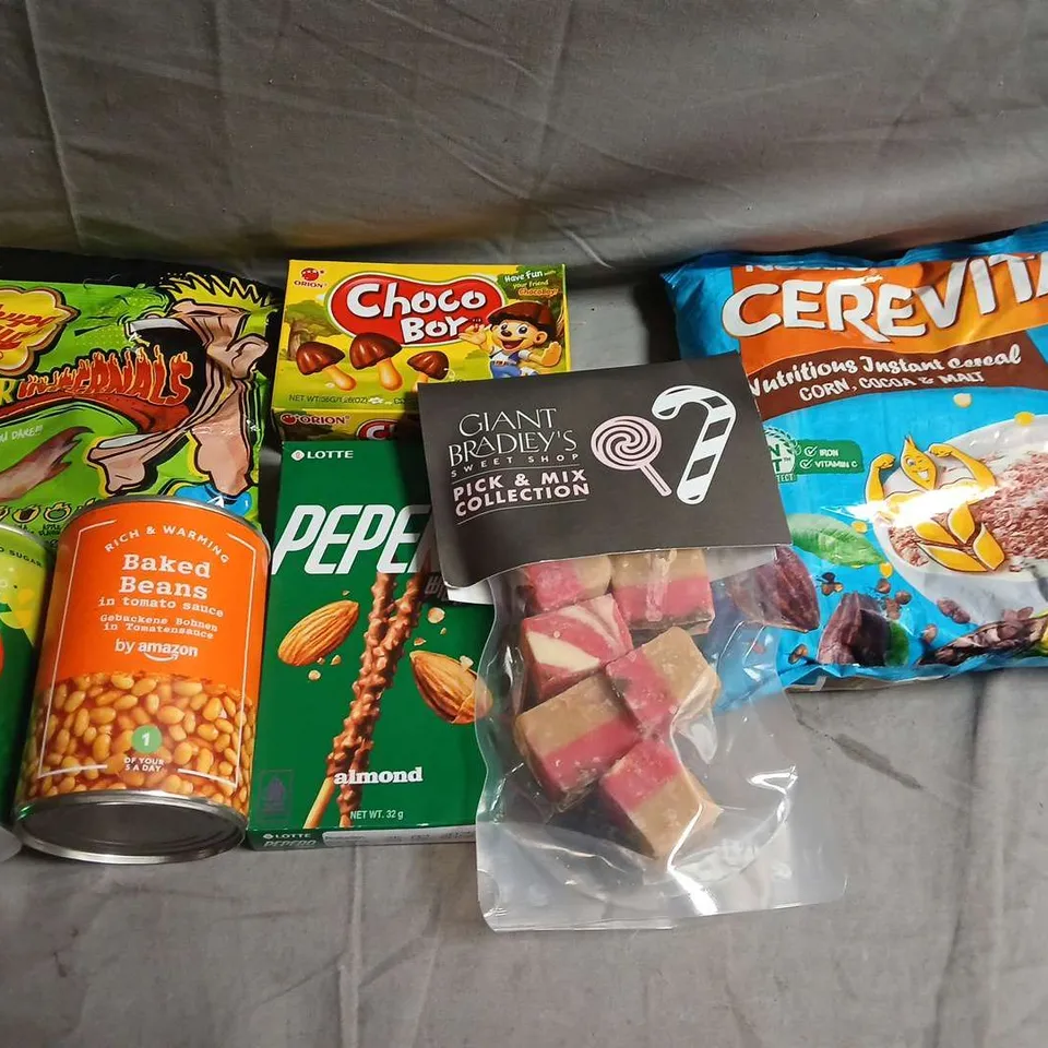 APPROXIMATELY 10 ASSORTED FOOD ITEMS TO INCLUDE - CHUPA CHUPS, BAKED BEANS AND CHOCO BOY - COLLECTION ONLY 