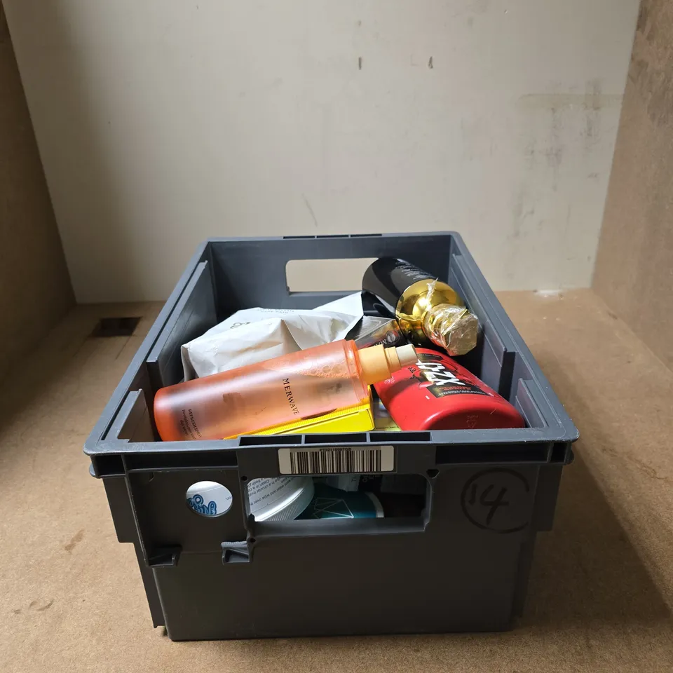 TOTE OF APPROXIMATELY 20 ASSORTED COSMETIC ITEMS TO INCLUDE LAZY TAN, GLOVED, LYNX, MARVIS, ORAL B, MERWAVE SPRAY ETC