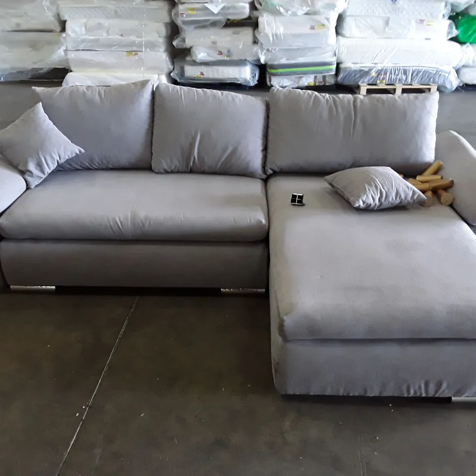 QUALITY DESIGNER 3 SEATER SOFA WITH RHF CHAISE - LIGHT GREY FABRIC 