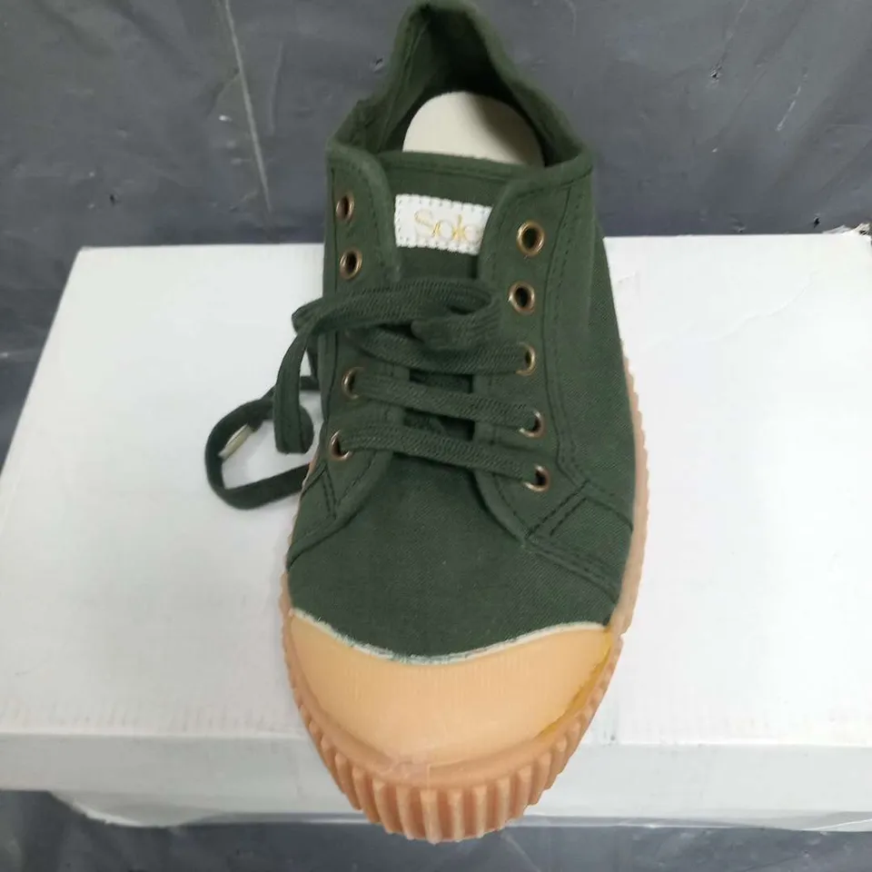 BOXED SOLEA  BUMP KHAKI CANVAS LADIES SIZE 37