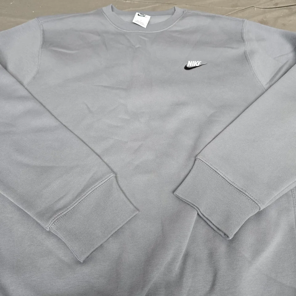 NIKE LOGO SWEATSHIRT - SIZE L