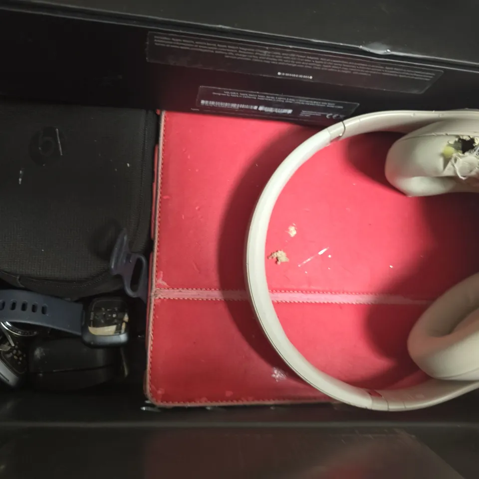 APPROXIMATELY 10 ASSORTED ELECTRICAL ITEMS TO INCLUDE SENNHISER MOMENTUM EARBUDS, ACER ASPIRE ONE, ETC