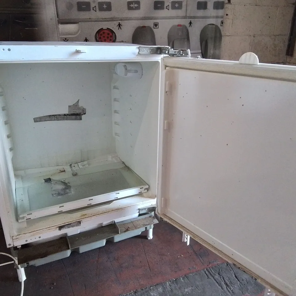 BOSCH INTEGRATED  UNDERCOUNTER FRIDGE - HUR15A50GB