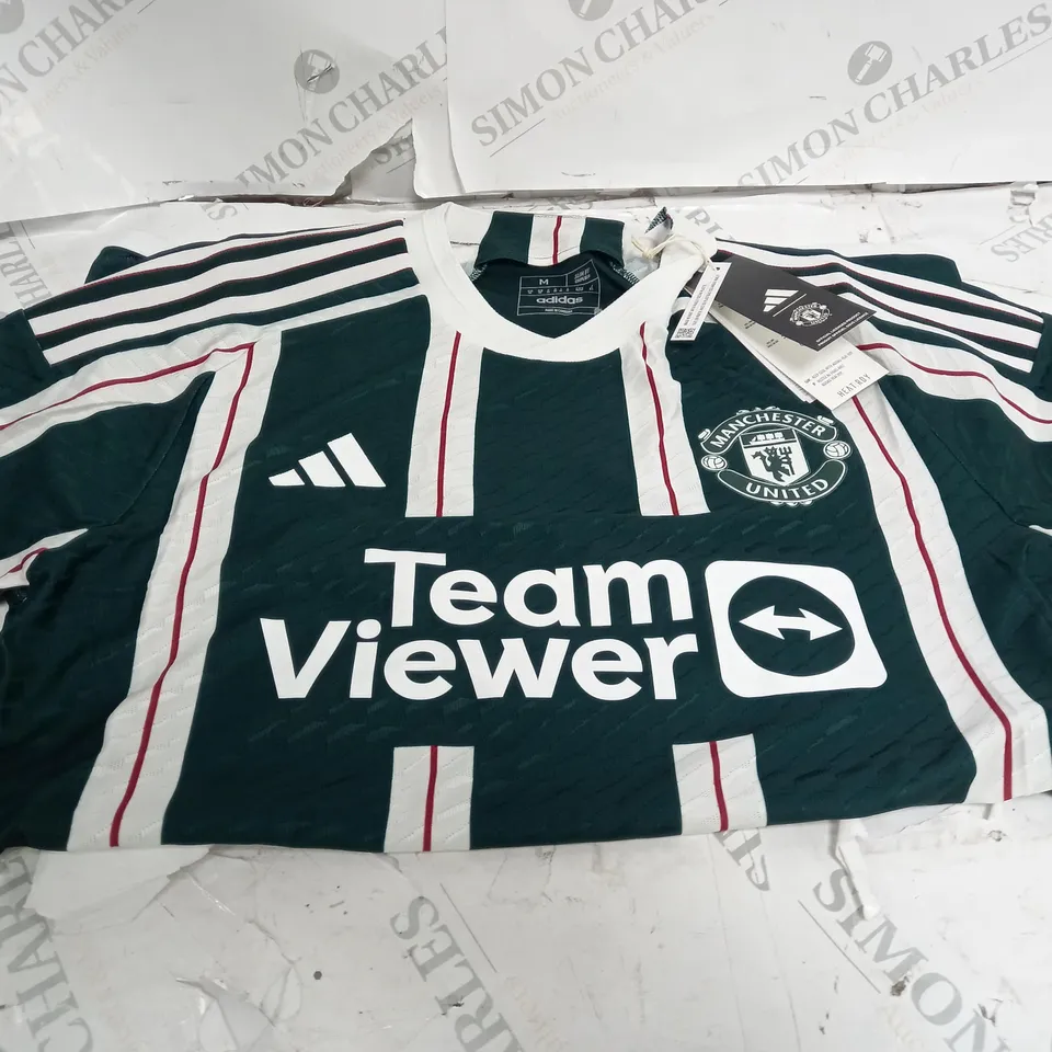 MANCHESTER UNITED 3RD KIT GREEN AND WHITE - SIZE M