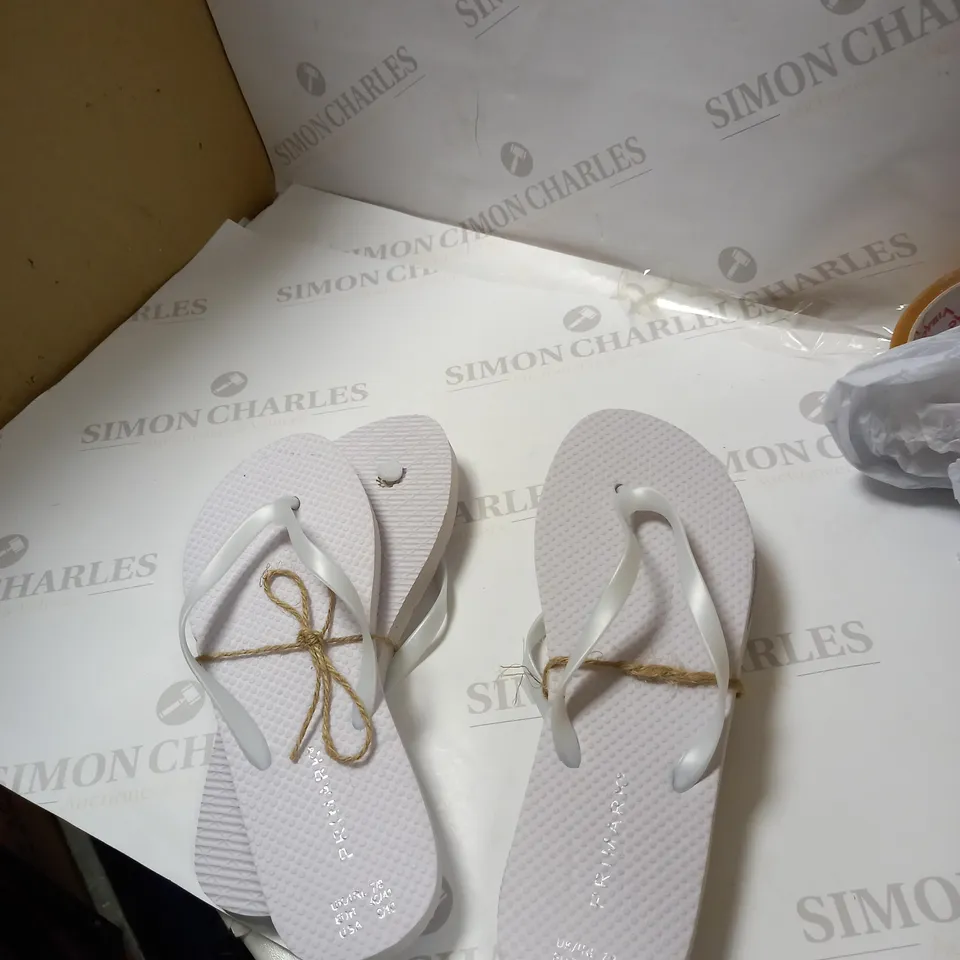 LOT OF 2 WHITE PRIMARK FLIP FLOPS SIZE 7/8