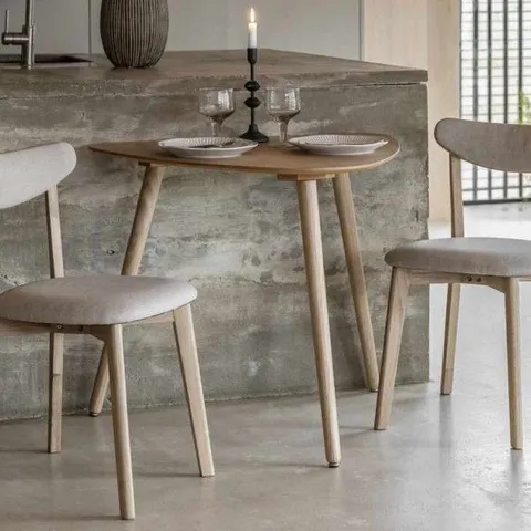 BOXED GALLERY DIRECT HATFIELD TRIANGULAR DINING TABLE - NATURAL (1 BOX)
