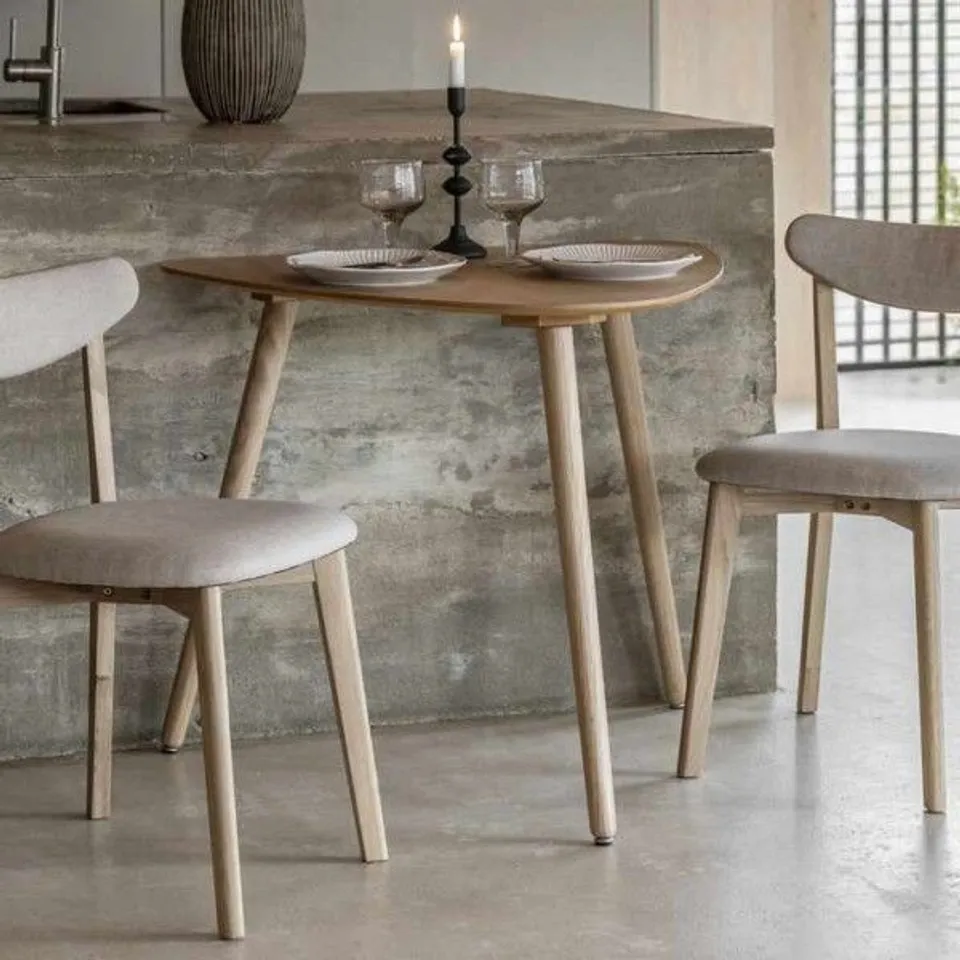 BOXED GALLERY DIRECT HATFIELD TRIANGULAR DINING TABLE - NATURAL (1 BOX)