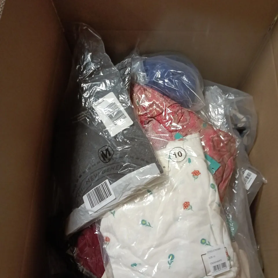 BOX OF APPROXIMATELY 10 ASSORTED CLOTHING ITEMS IN VARIOUS COLOURS, STYLES AND SIZES