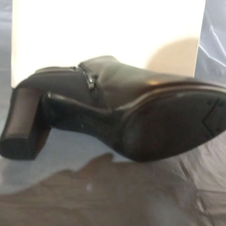 BOXED ANNE KLEIN SULLY BLACK ANKLE BOOTS SIZE 8