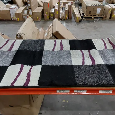 NUMUNE GEOMETRIC VIOLET/BLACK RUG // SIZE: 80 X 150cm