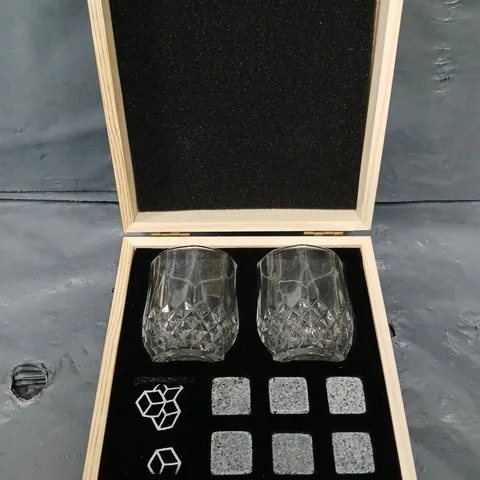 WHISKEY GLASS & ROCKS SET WITH DISPLAY CASE 