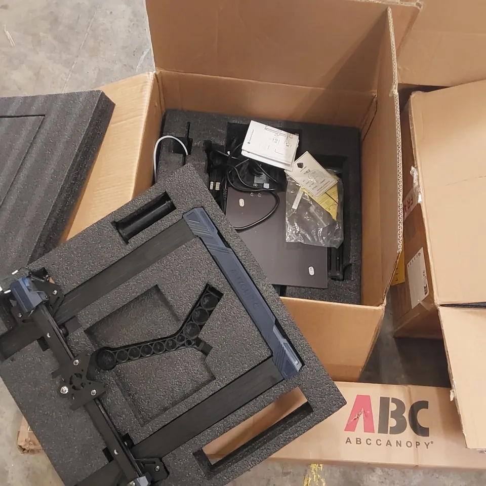 PALLET OF ASSORTED ITEMS INCLUDING: ANYCUBIC KOBRA 3 COMBO 3D PRINTER, 2X ANYCUBIC KOBRA 2 NEO 3D PRINTERS, 11FT PATIO UMBRELLA, 2.9M TELESCOPIC LADDER ECT