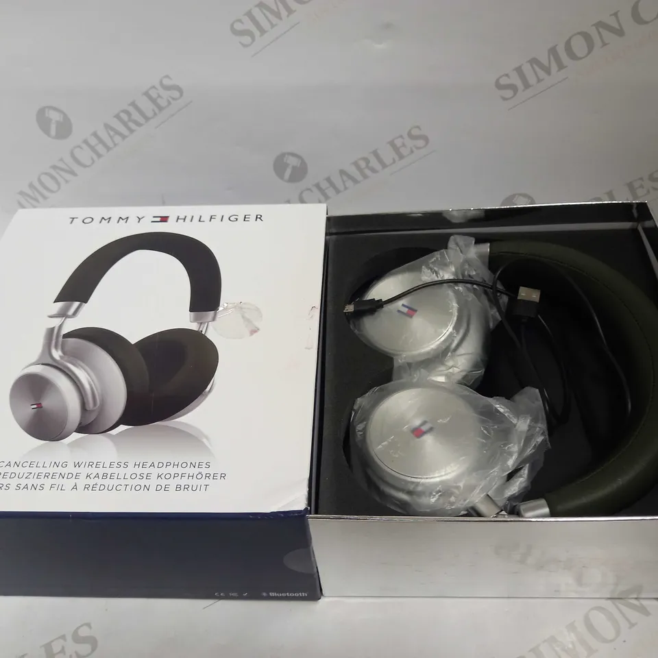 TOMMY HILFIGER NOISE CANCELLING WIRELESS HEADPHONES - GREEN