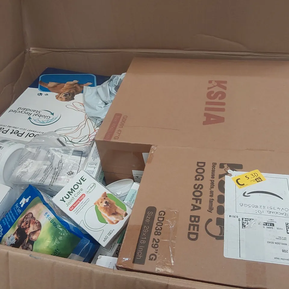 PALLET CONTAINING A VERY LARGE QUANTITY OF ASSORTED PET PRODUCTS