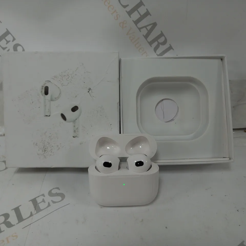 APPLE AIR PODS 3RD GEN