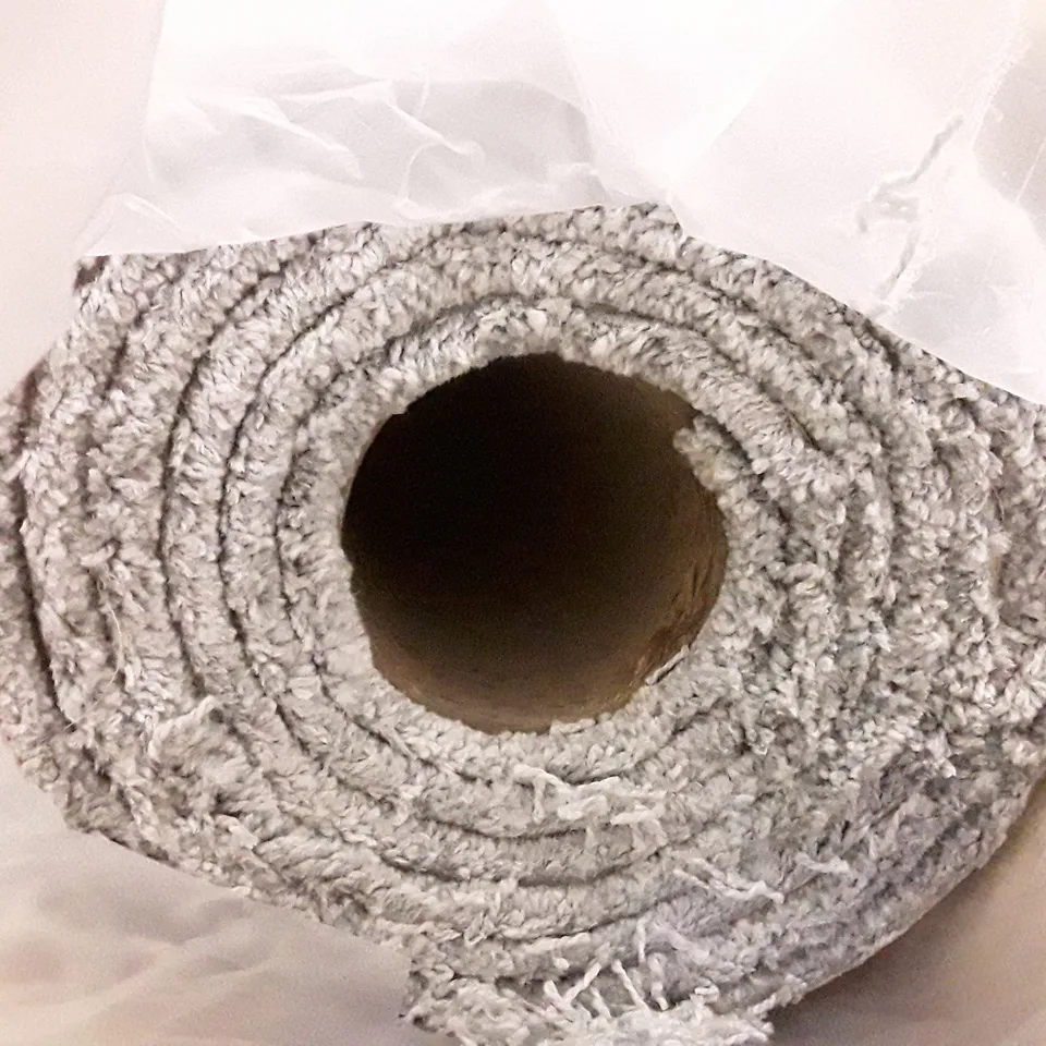 ROLL OF QUALITY KESARI TWINBACK 320 CARPET APPROXIMATELY 5×4.45M 