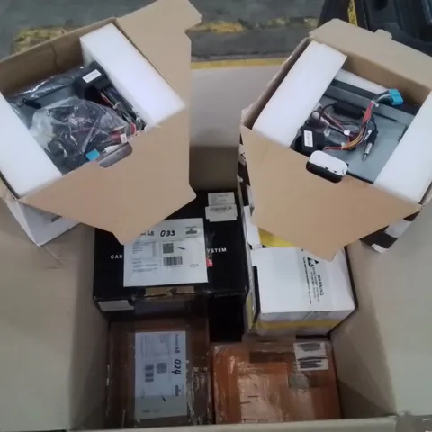 LARGE BOX CONTAINING ASSORTED CAR MULTIMEDIA SYSTEM INTERFACES // MODELS VARY
