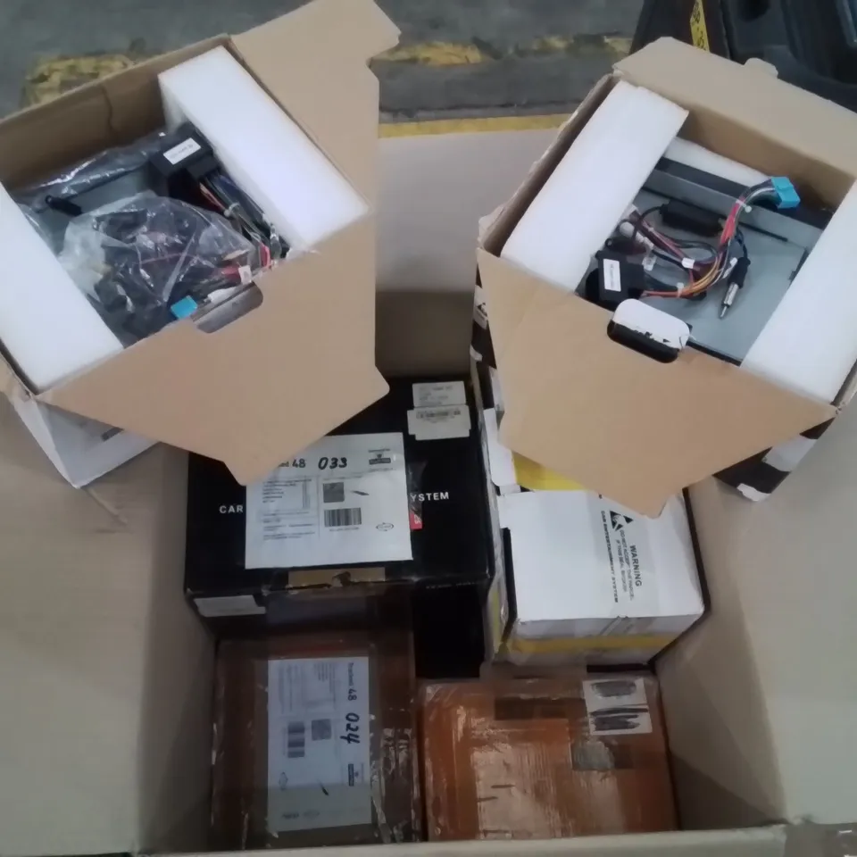 LARGE BOX CONTAINING ASSORTED CAR MULTIMEDIA SYSTEM INTERFACES // MODELS VARY