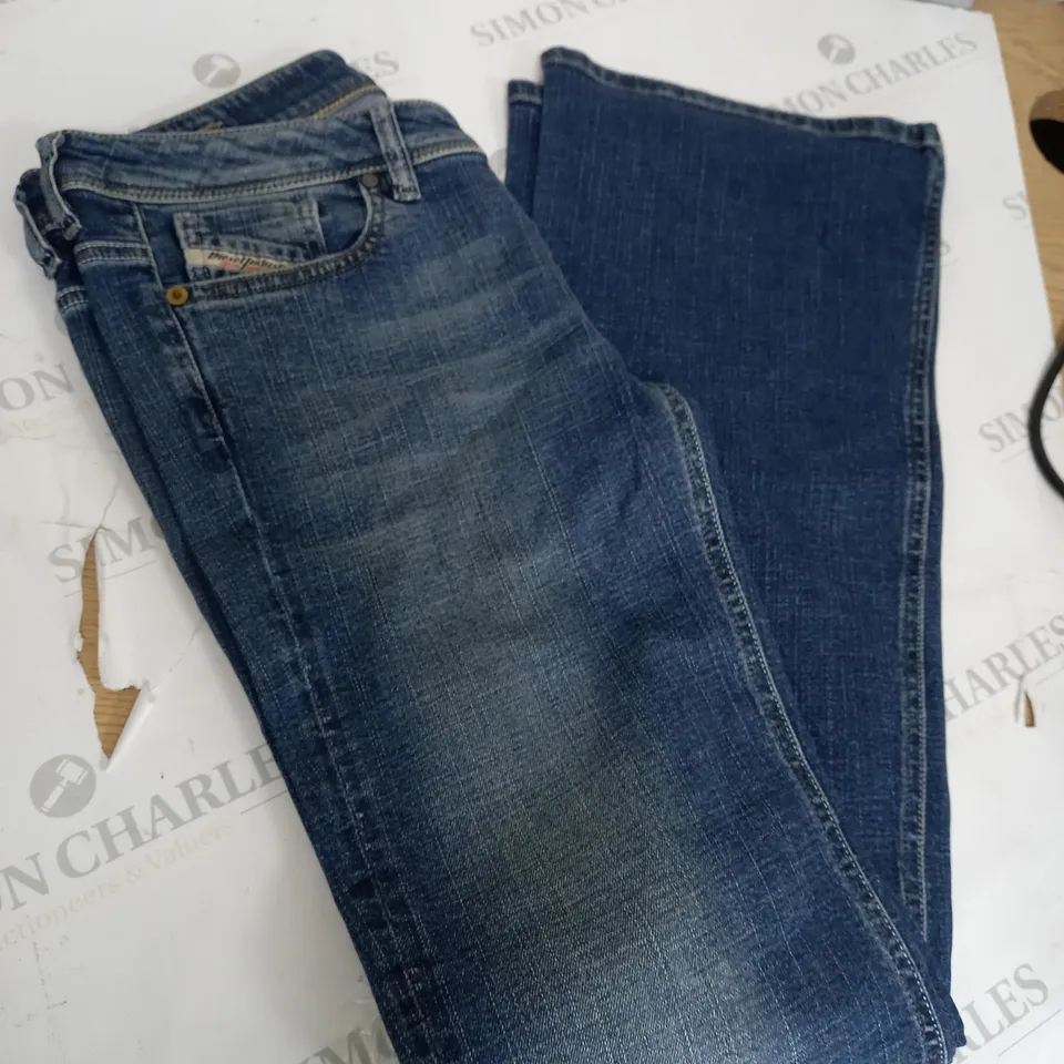 DIESEL INDUSTRY DENIM JEANS SIZE 30/32 