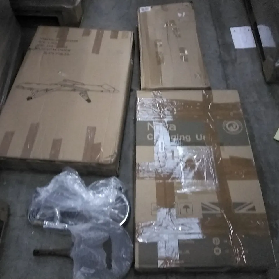 PALLET OF ASSORTED ITEMS INCLUDING FOLDOUT LOUNGER, VARMHUS WALLPAPER, LUXURY FEATHER DOWN DUVET, BEISE TOY WEIGHTS SET, NIKA CHANGING UNIT, TIMBER RIDGE CAMPING WAGON 