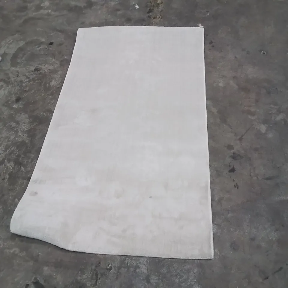QUALITY DESIGNER AREA RUG - APPROXIMATELY 140X80CM